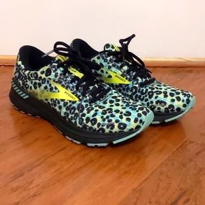 Brooks Adrenaline GTS 21 size 10 electric cheetah